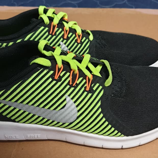 나이키 프리런 CMTR 블랙&형광 런닝화 (240)