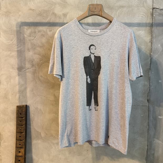 이브생로랑 그래픽 티셔츠 100