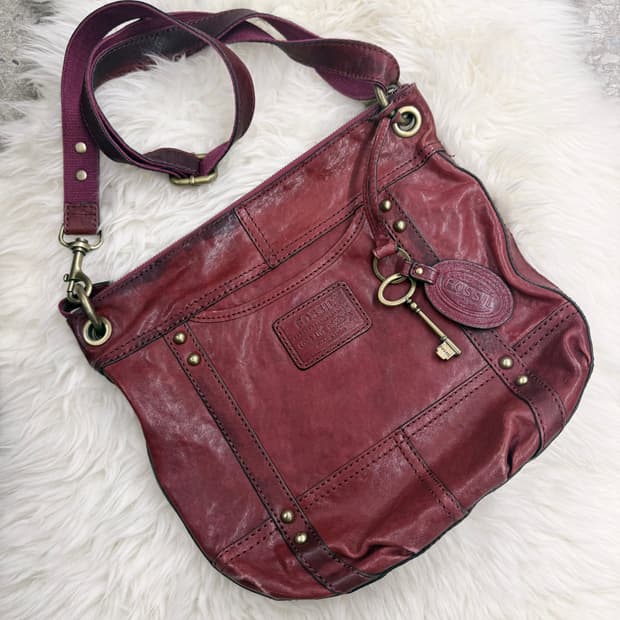 파슬 레더 로고 키 크로스백