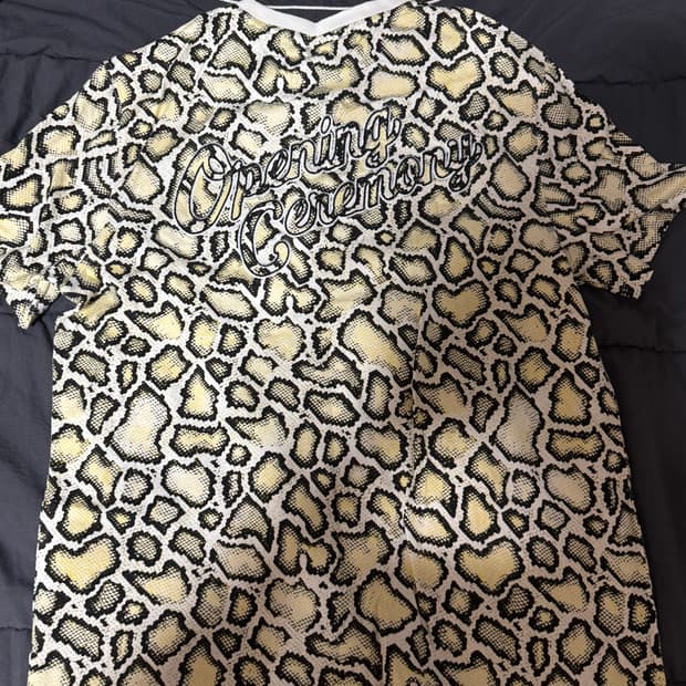 라코스테 오프닝세레모니 콜라보 악어패턴 티셔츠