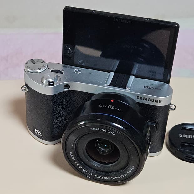 삼성 NX300M 미러리스 카메라(사용감 있어요)