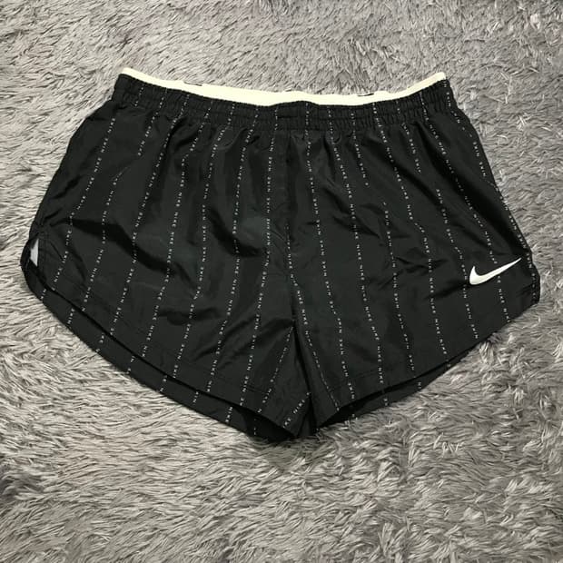 [[여성M,A급] 나이키(NIKE) 아이콘 클래쉬 템포 러닝쇼츠p317