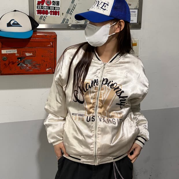 90s VINTAGE 실버화이트 빅레터링 스타디움 집업