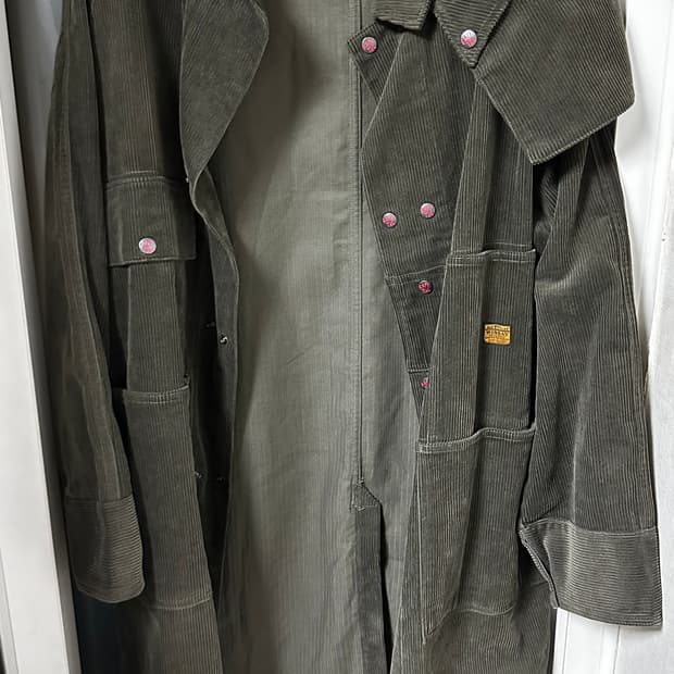 캐피탈 코듀로이 프로펠러 코트