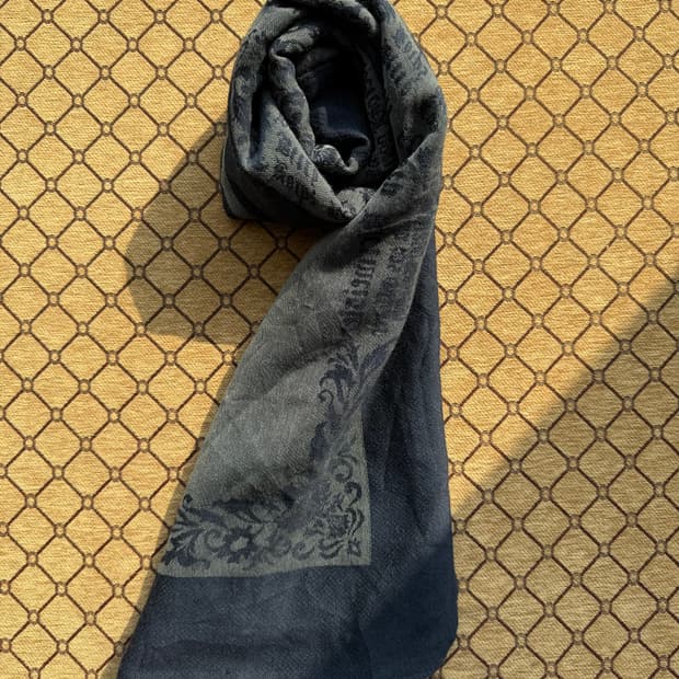 다크 블루 페이즐리 머플러