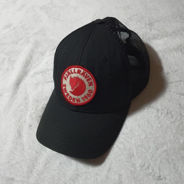피엘라벤 FJALLRAVEN 스냅백. 메쉬캡.트러커