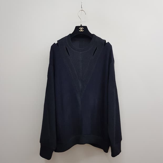 한섬 시스템 2022 컷아웃 디테일 루즈핏 니트  F사이즈