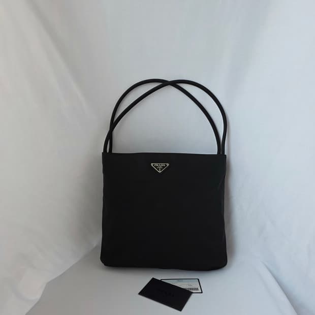 [정품 PRADA] 프라다 두줄 포코노 나일론 토트백 미디움