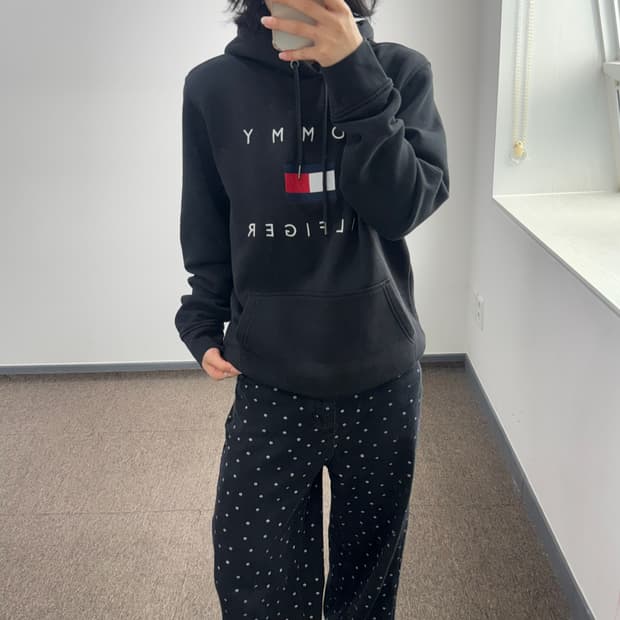 Tommy Hilfiger 타미힐피거 스펠아웃 로고 블랙 후드티