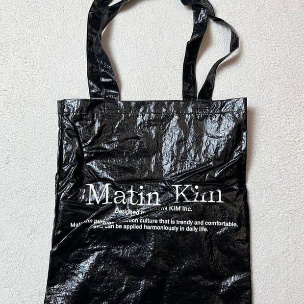 마뗑킴 새틴 시그니처 로고 에코백 Q1232