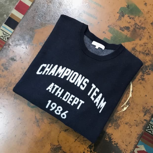 글로벌워크 알파벳 로고 네이비 니트 남성 102 105 여성 프리사이즈