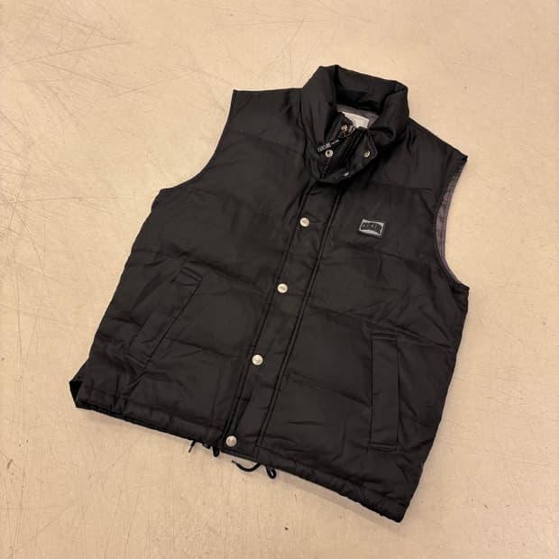 캐스케이드 블랙 패딩 조끼
