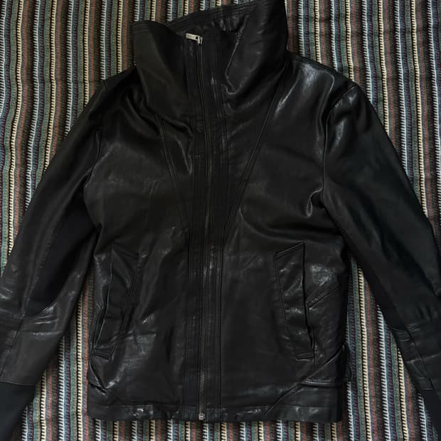 코데즈컴바인 하이넥 레더자켓 (렘스킨)