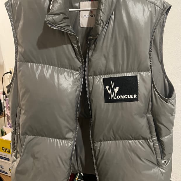 몽클레어 뱅커티브 패딩조끼