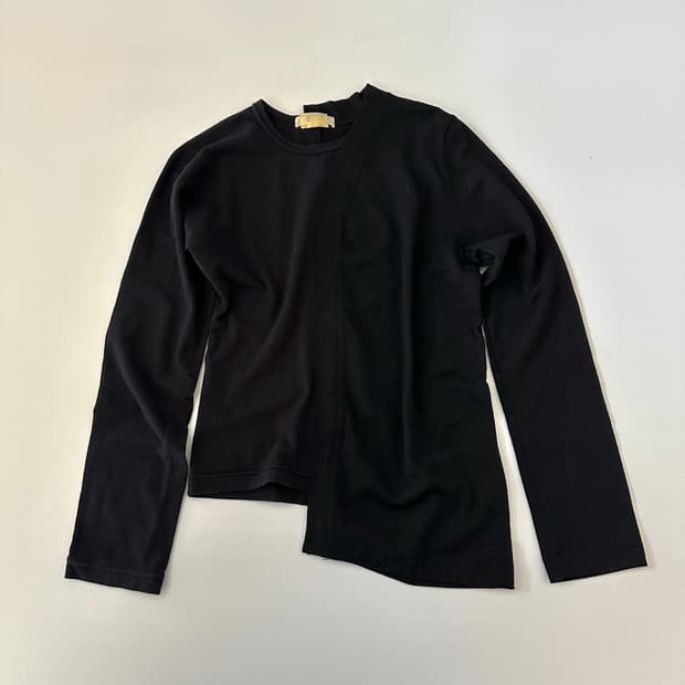 꼼데가르송 comme des garcons 비대칭 디테일 티셔츠