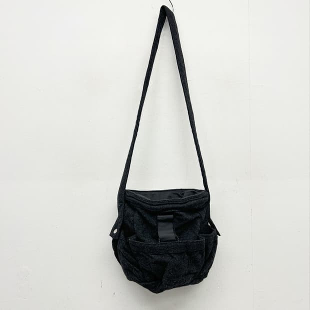 ZUCCA 쥬카 울 유틸리티 크로스백