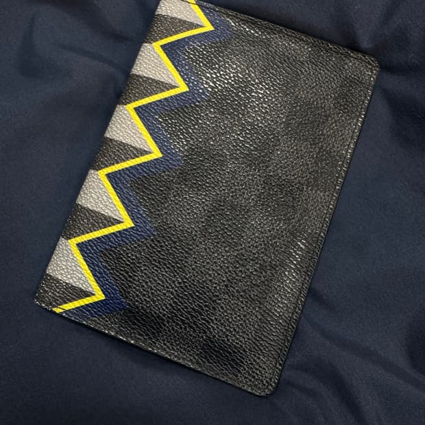 루이비통 여권지갑