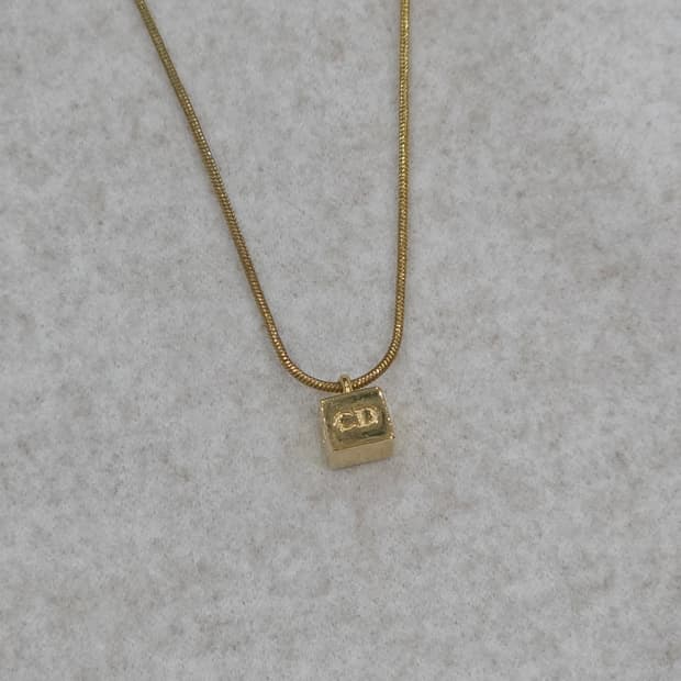 디올 금장 cd로고 큐브 목걸이(남녀공용)