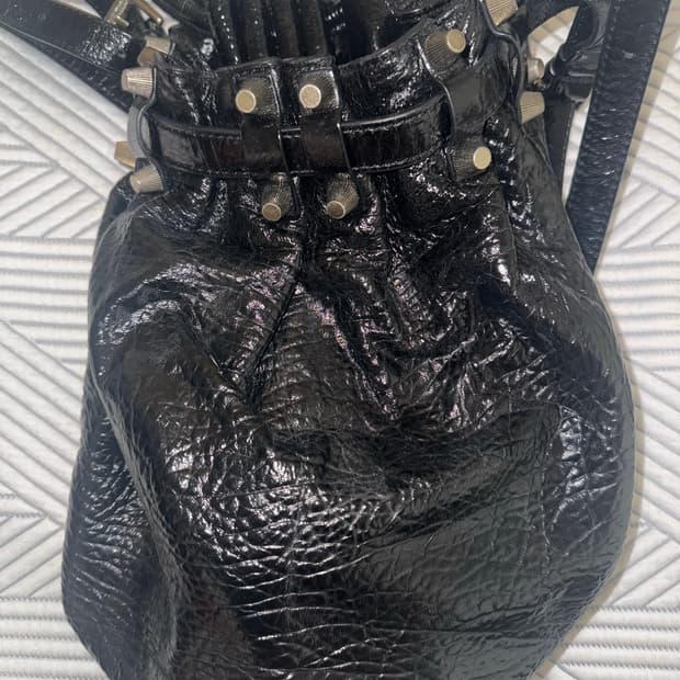 알렉산더왕 에나멜 디에고 버킷백 판매합니다