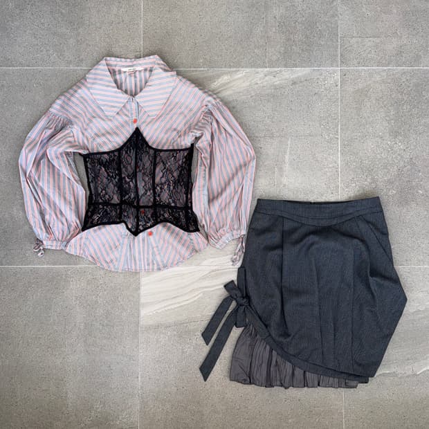 Black orinetal floral lace corset 