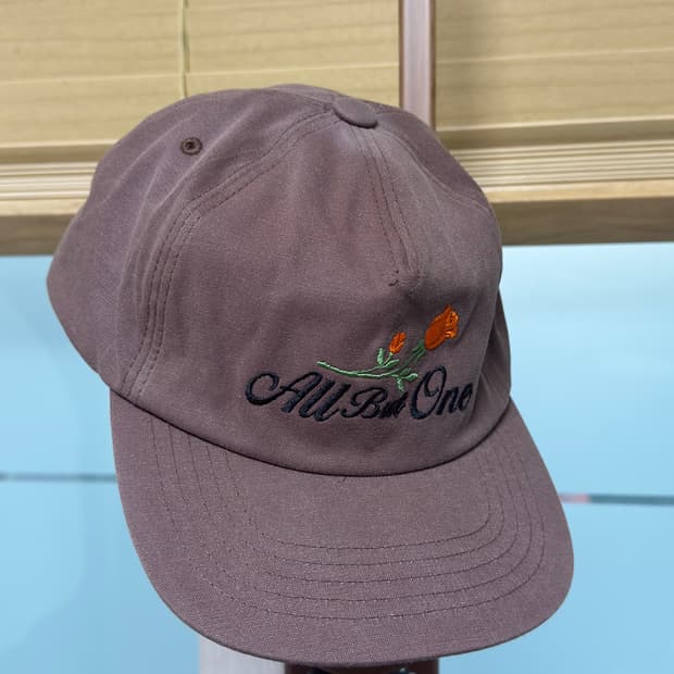 올벗원 플라워 로고 볼캡: 브라운/그린