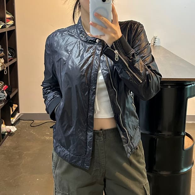 블랙 글로시 나일론 자켓
