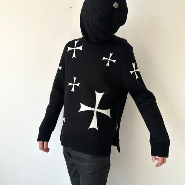 닐바렛 아카이브 크로스 지퍼 블랙 맨투맨