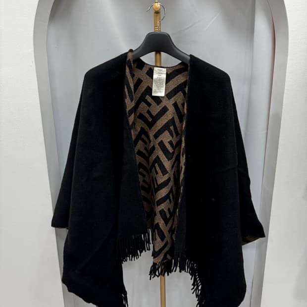 펜디 FF 캐시미어 판쵸 케이프 