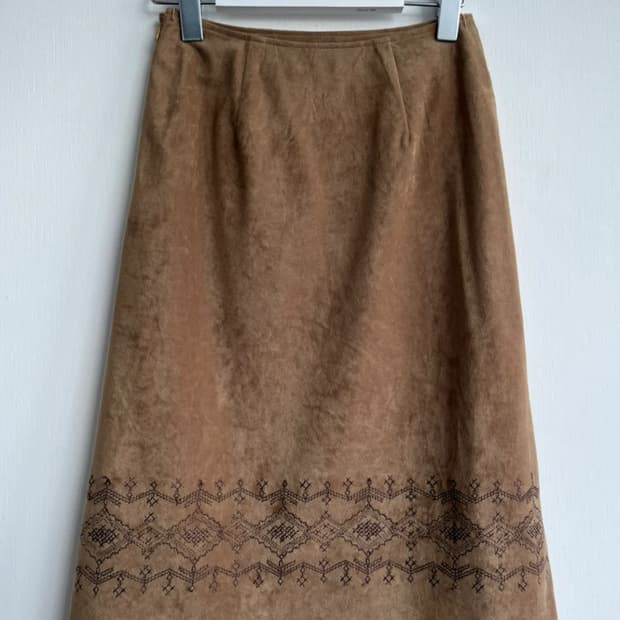 에스닉 패턴 스웨이드 미디 스커트