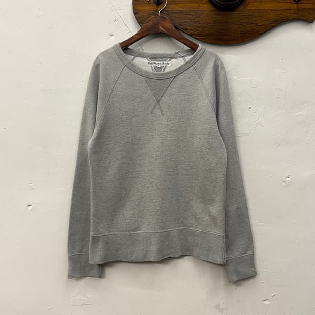 Daily Wardrobe Industry V-Gusset 래글런 스웻셔
