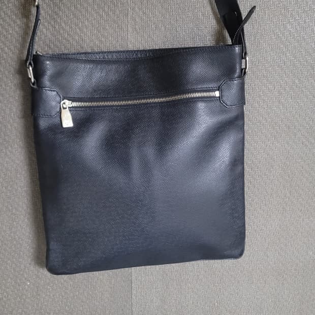 루이비통 타이거 크로스백