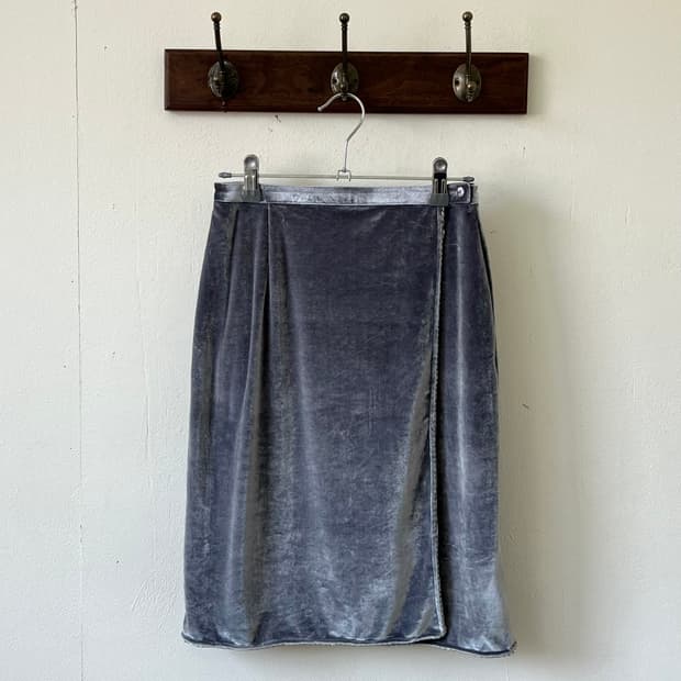 TRANS CONTINENTS 벨벳 랩 스커트