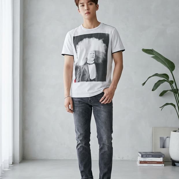 디젤(DIESEL) 인더스트리 그래픽 프린팅 반팔 티셔츠