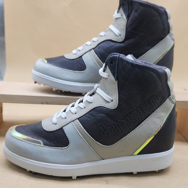 먼싱웨어 여성골프화235