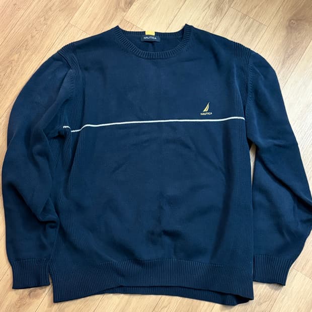 노티카 크루넥 니트