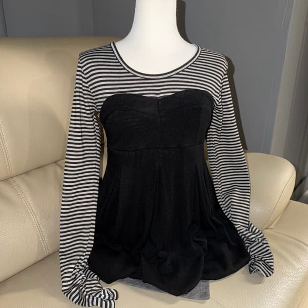 layered design balloon-fit top