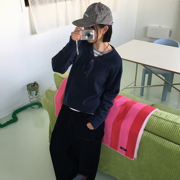 JPN Blue henry neck knit