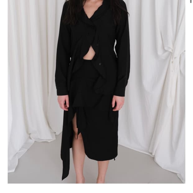 해브빈 러플 블라우스