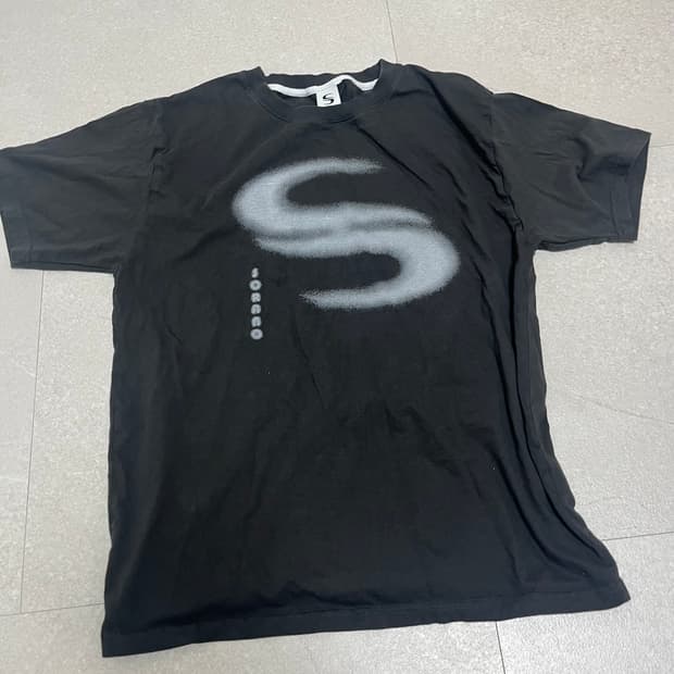 소라노  차콜 m 사이즈 반팔 티