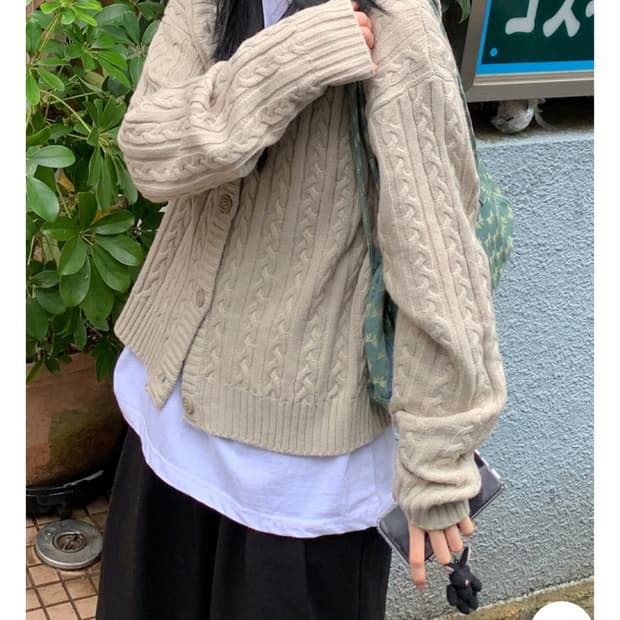 러키슨 루즈핏 꽈배기 후드 가디건 베이지색