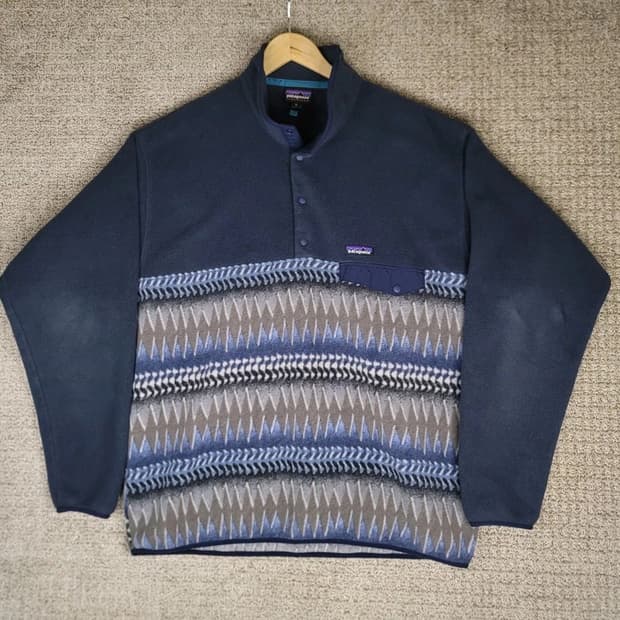 01FW 파타고니아 신칠라 스냅-티 네이비/블루 그레이 패턴