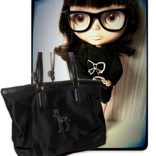 해지스 Hazzys 시그니처 강아지 숄더백 y2k 블랙 다크 긱시크