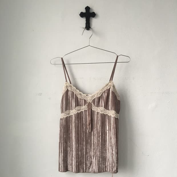 Lace point velvet pleats sleeveless