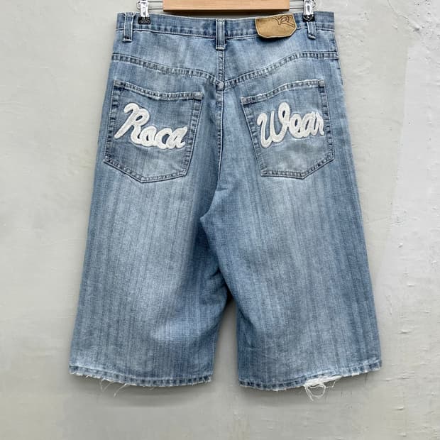 ROCAWEAR 로카웨어 백포켓 자수로고 데님 버뮤다 팬츠