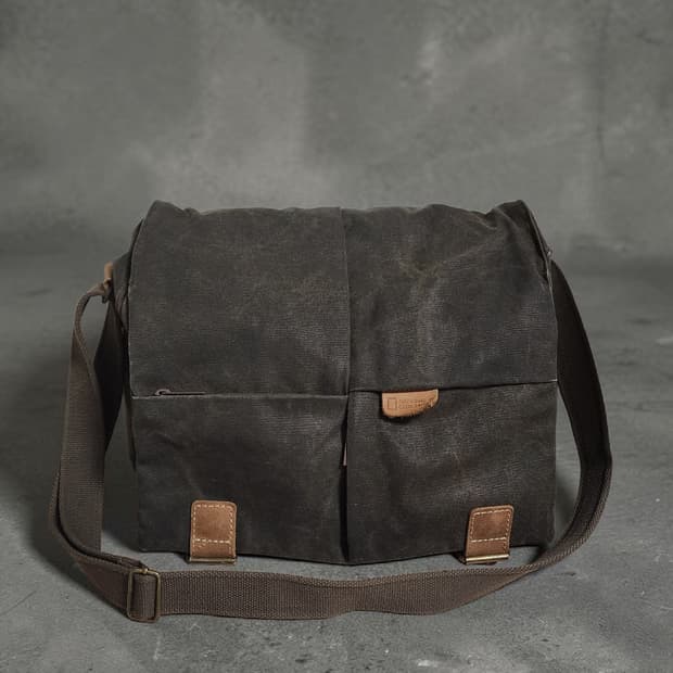 내셔널지오그래픽 다크 브라운 메신저백