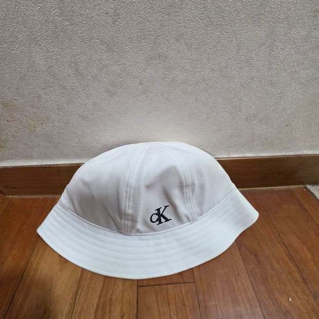 새상품)캘빈클라인 CK 버킷햇 화이트