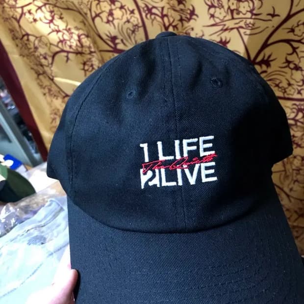 더콰이엇 1 Life 2 Live 볼캡 일리네어
