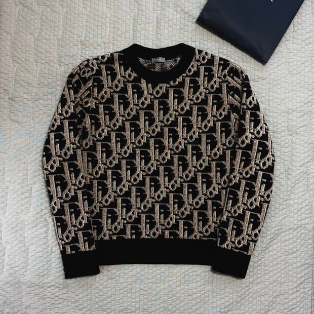 디올 오블리크 니트