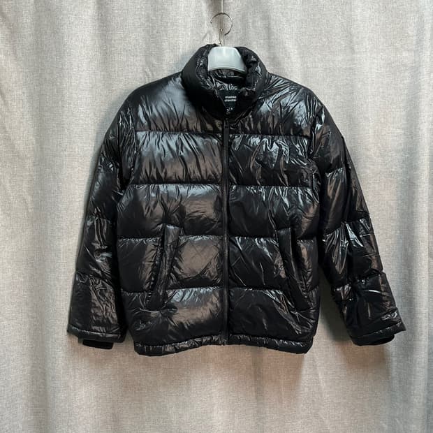 [S/루즈핏] 무신사 스탠다드 라이트웨이트 유광 다운패딩 점퍼