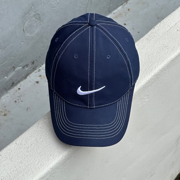 [F] 나이키 로고 네이비 볼캡 모자 스티치